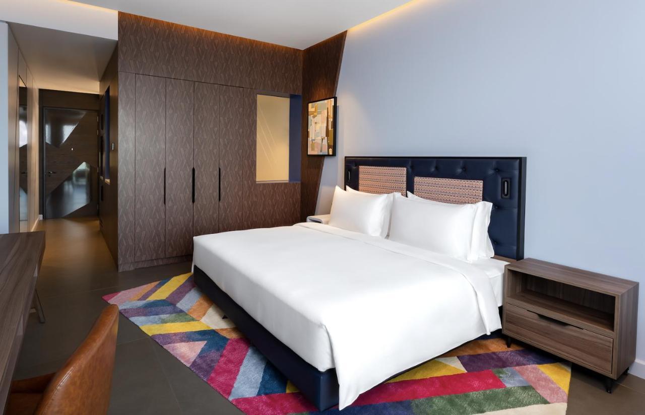 Hyatt Centric Jumeirah 迪拜 外观 照片 A bedroom at the hotel