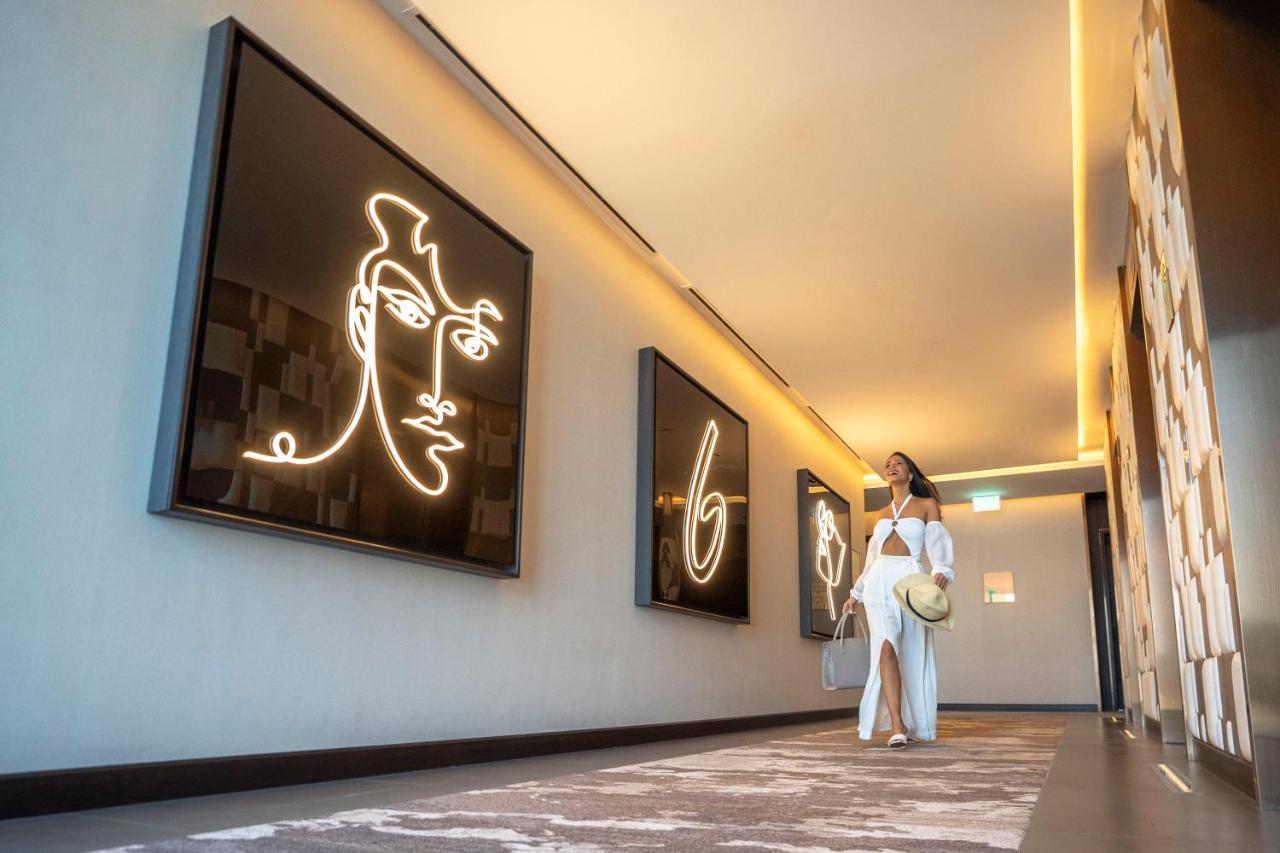 Hyatt Centric Jumeirah 迪拜 外观 照片 The hotel's interior