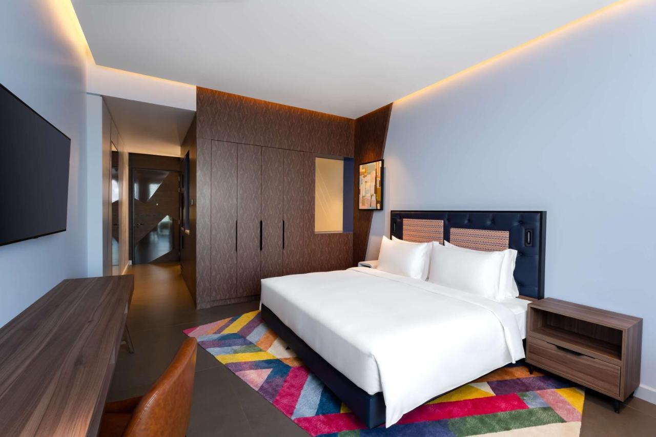 Hyatt Centric Jumeirah 迪拜 外观 照片 A bedroom at the hotel