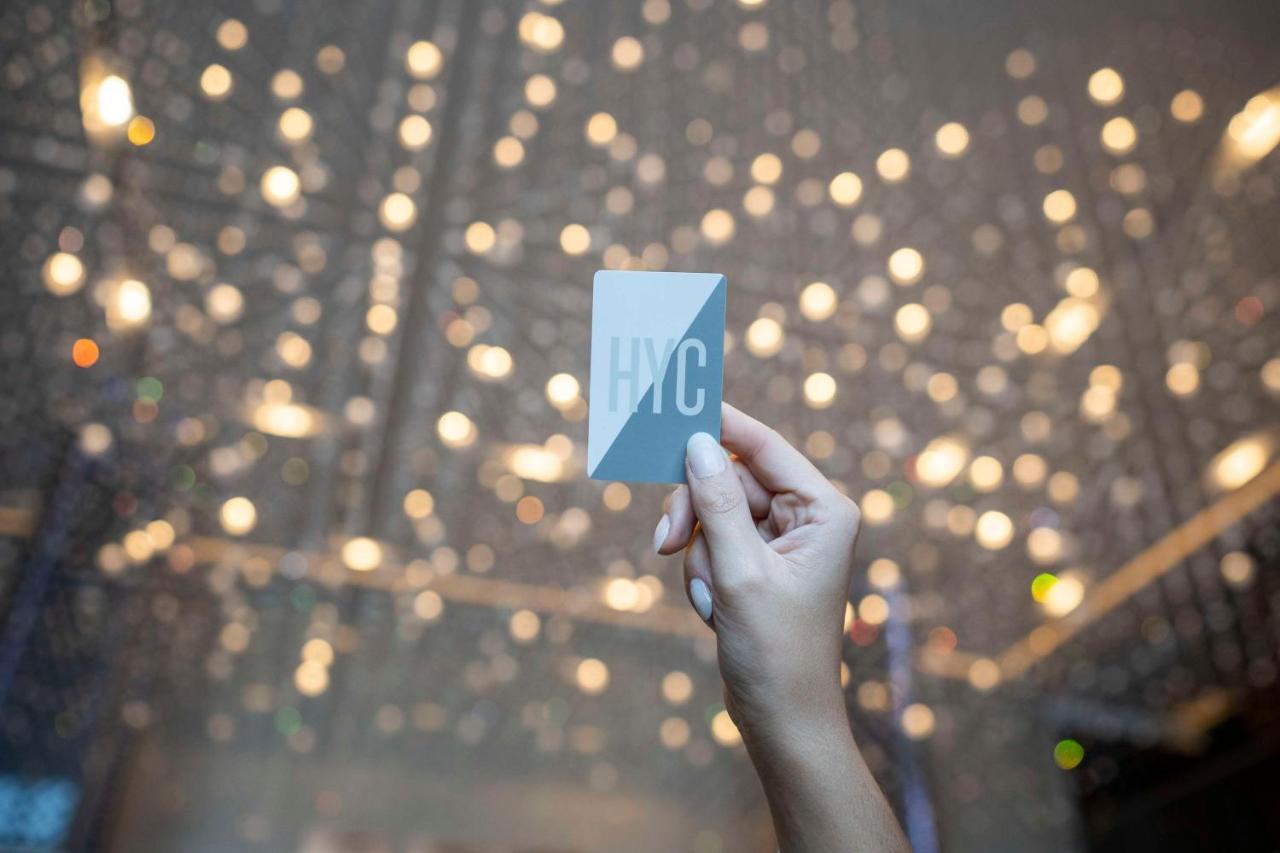 Hyatt Centric Jumeirah 迪拜 外观 照片 A card for the HVC