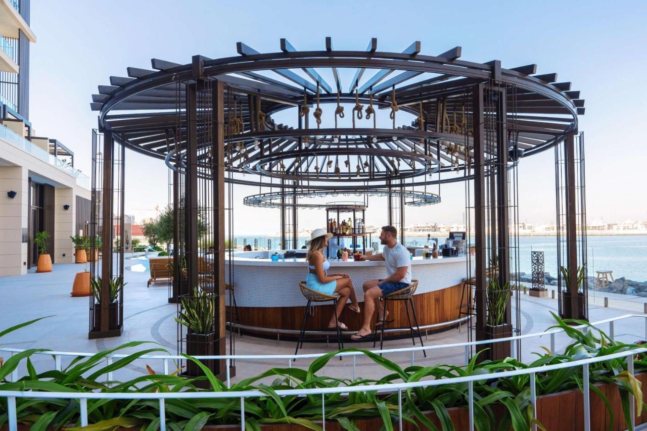 Hyatt Centric Jumeirah 迪拜 外观 照片 The bar at the rooftop
