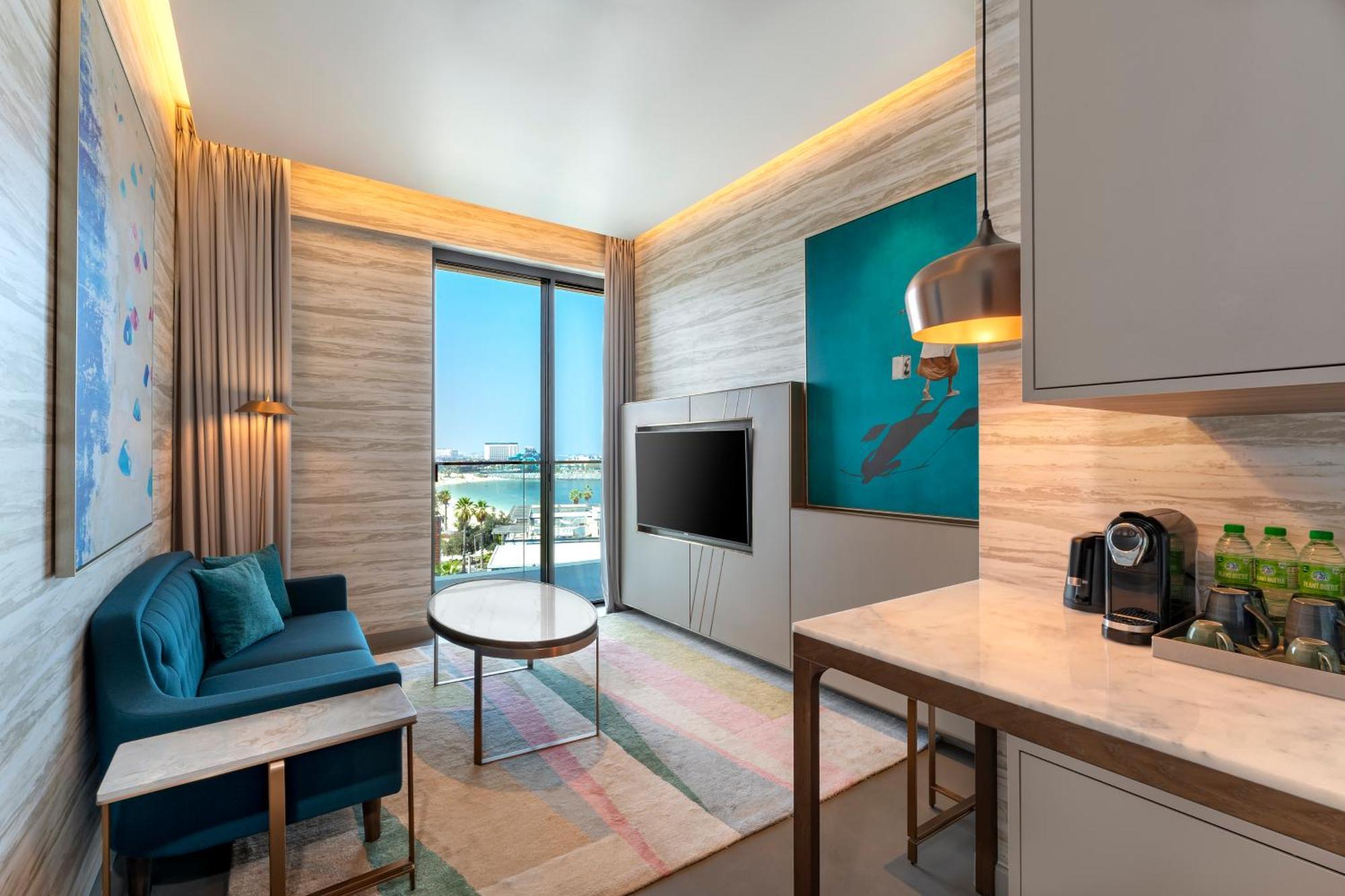 Hyatt Centric Jumeirah 迪拜 外观 照片 A suite at the hotel