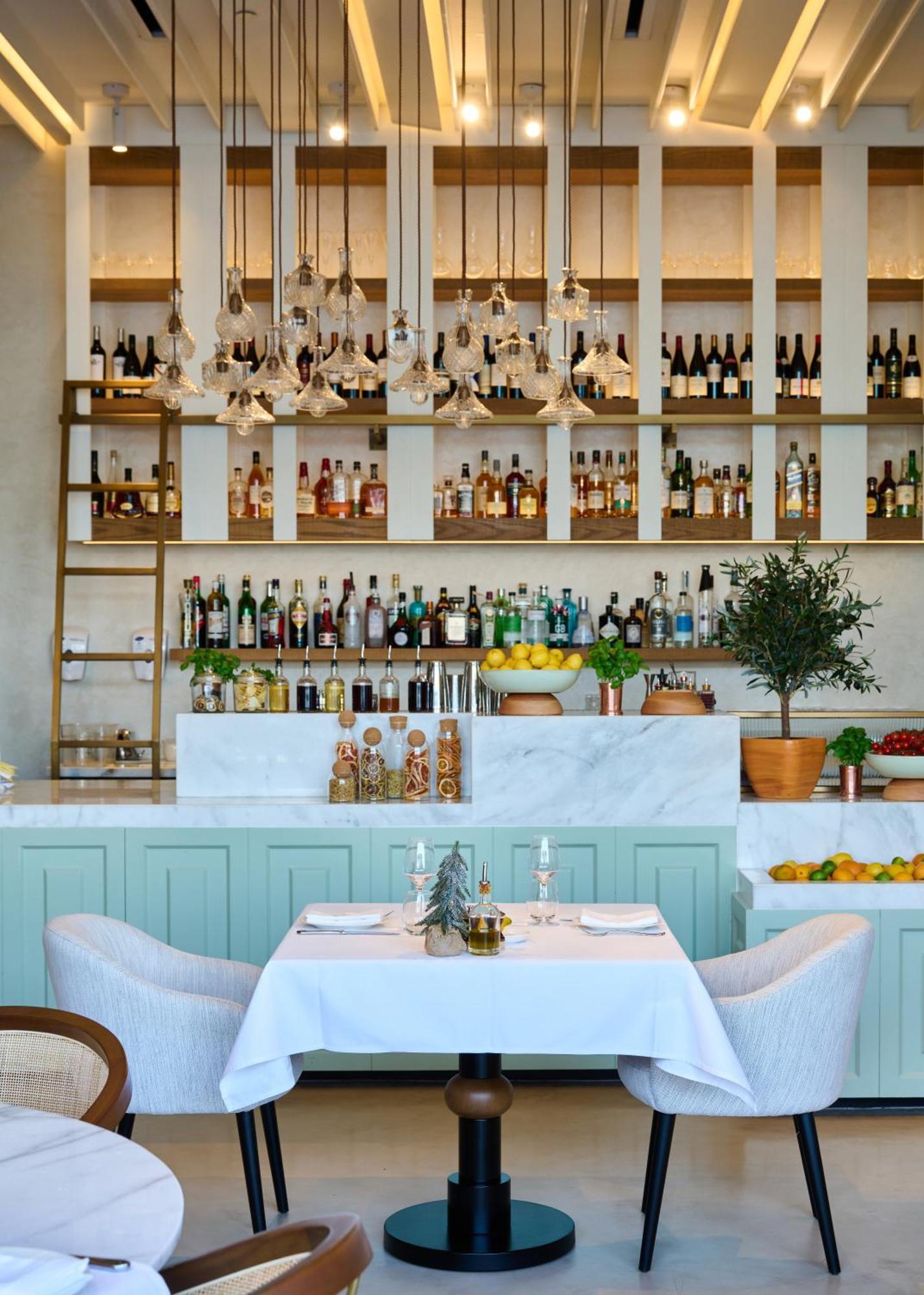 Hyatt Centric Jumeirah 迪拜 外观 照片 The bar at the restaurant