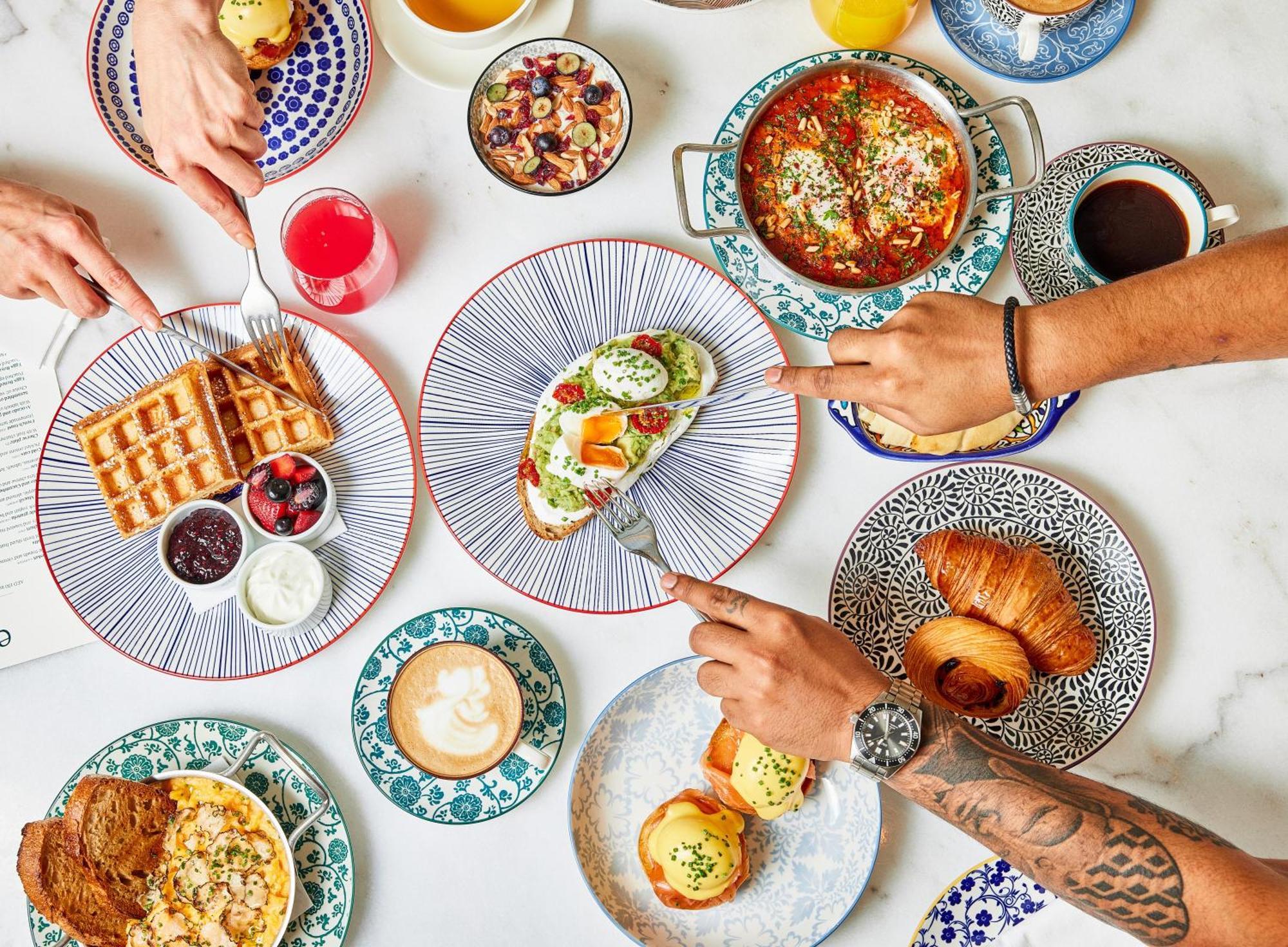 Hyatt Centric Jumeirah 迪拜 外观 照片 Breakfast at the restaurant
