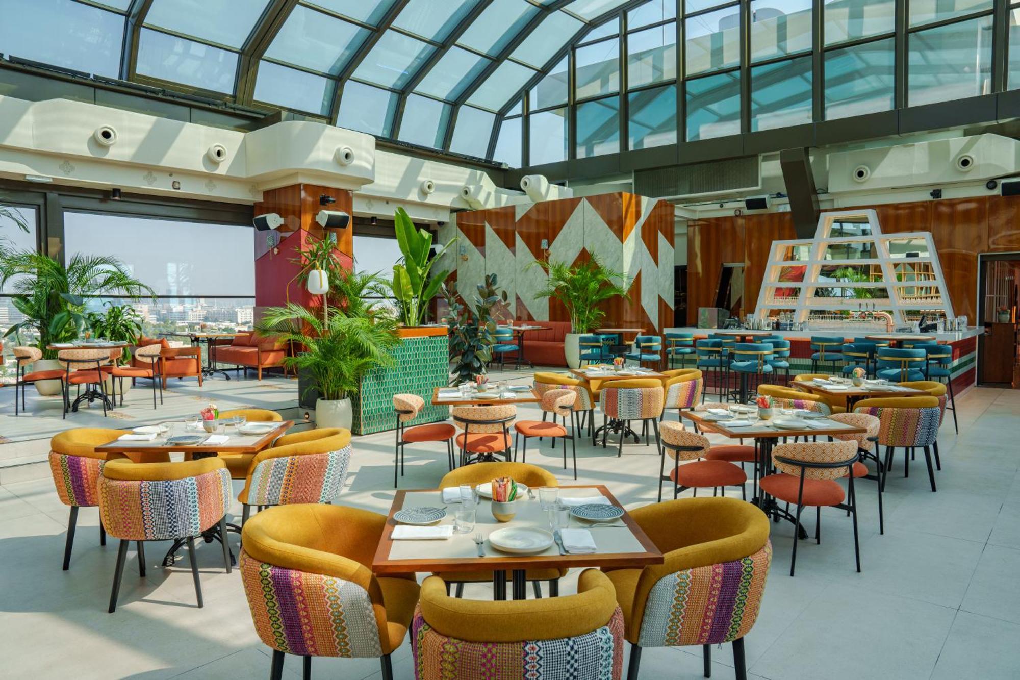 Hyatt Centric Jumeirah 迪拜 外观 照片 The interior of the restaurant